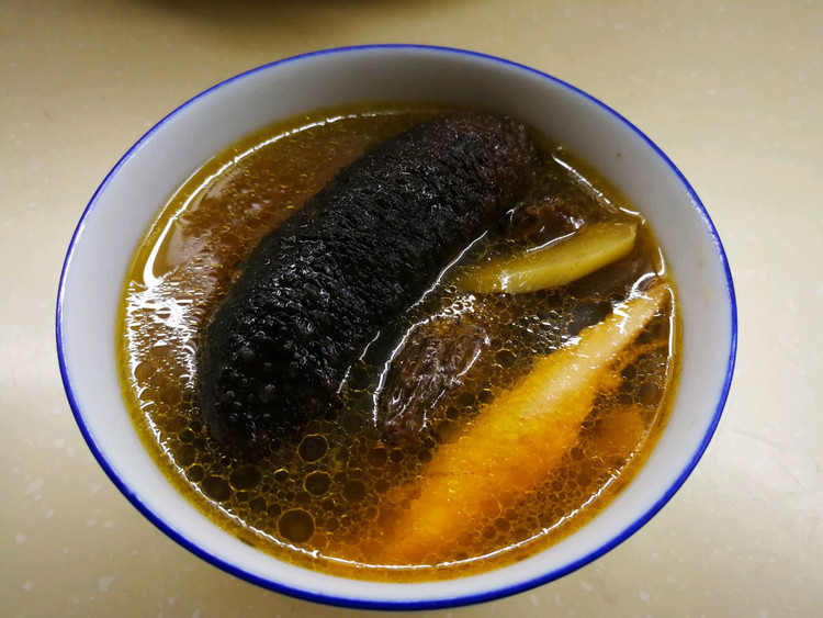 花胶海参羊肚菌炖鸡汤的做法
