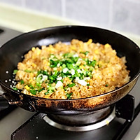 还原《侠饭》焦香酱油蒜味炒饭的做法图解12