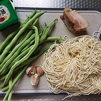豆角焖面的做法图解1