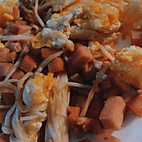 杂粮煎饼卷蛋金针菇午餐肉的做法图解3
