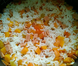 花样米饭-胡萝卜火腿肠焖饭的做法