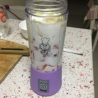 草莓香蕉奶昔的做法图解5