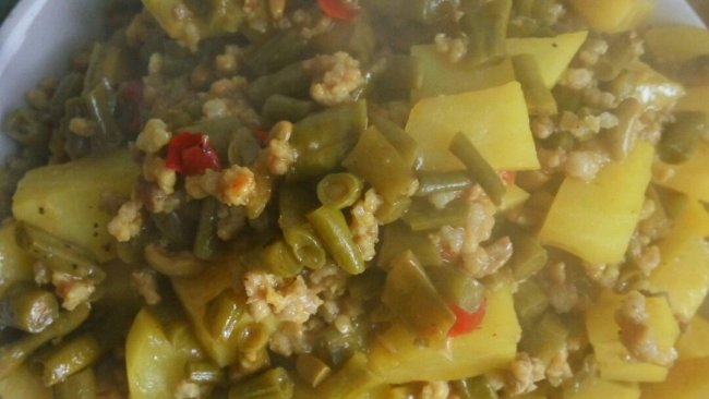 开胃菜～酸豆角炒土豆的做法