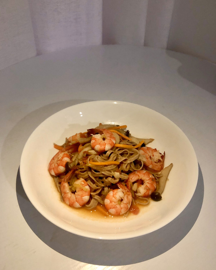 低脂鲜虾藜麦面的做法