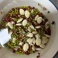养生厨房之三豆粥的做法图解1