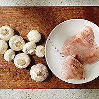 蒜香口蘑鸡，非常够味的鸡胸肉美食！#享“瘦”人生 热辣滚烫#的做法图解1