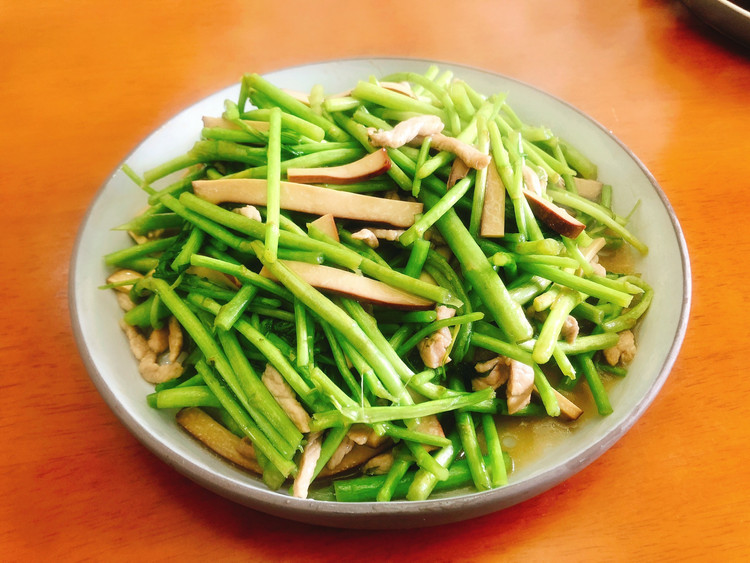 芦蒿炒鸡蛋干的做法