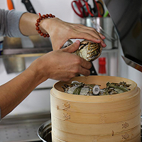 资深吃货告诉你：一盘简单的清蒸大闸蟹，不是人人都会的做法图解3