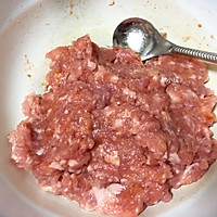 珍珠糯米肉圆（鹌鹑蛋夹心）| 硬核家常菜 | 软糯鲜香的做法图解2