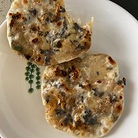 饺子皮梅干菜烧饼的做法图解4