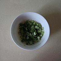 葱香鸡蛋饼的做法图解1