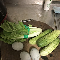 黄瓜皮蛋汤的做法图解1