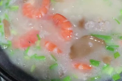 鲜虾香菇砂锅粥