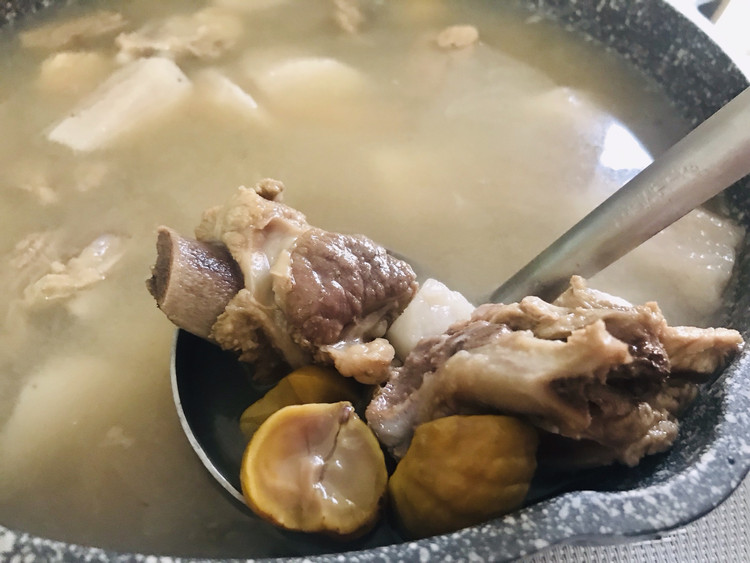 山药板栗排骨汤的做法
