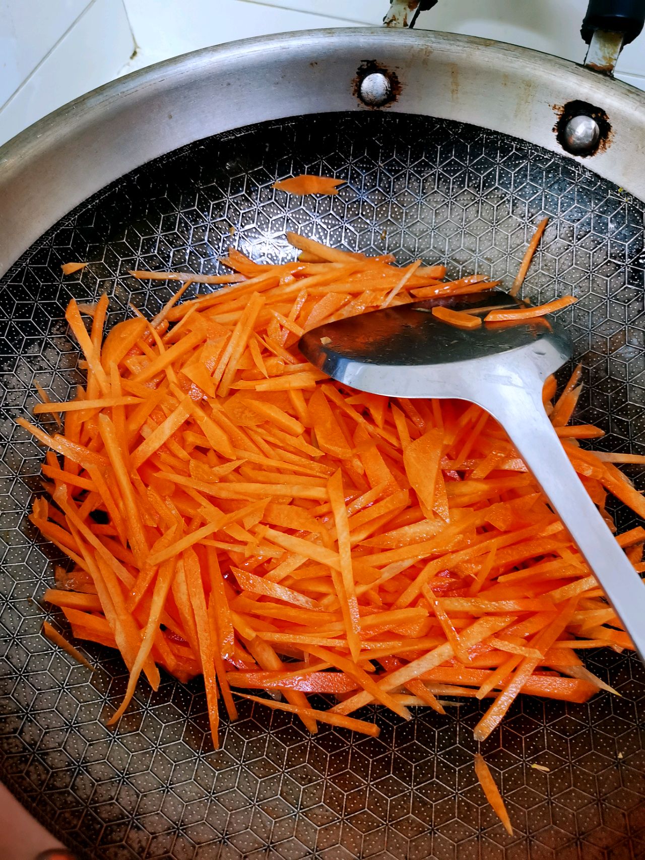 美味胡萝卜丝的做法_【图解】美味胡萝卜丝怎么做如何做好吃_美味胡萝卜丝家常做法大全__伊人__豆果美食