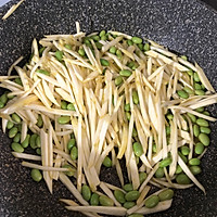 茭白炒毛豆米的做法图解3