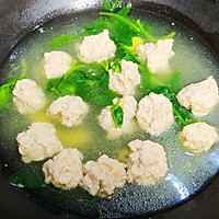 成都以清淡为主的豌豆尖肉丸汤的做法图解4