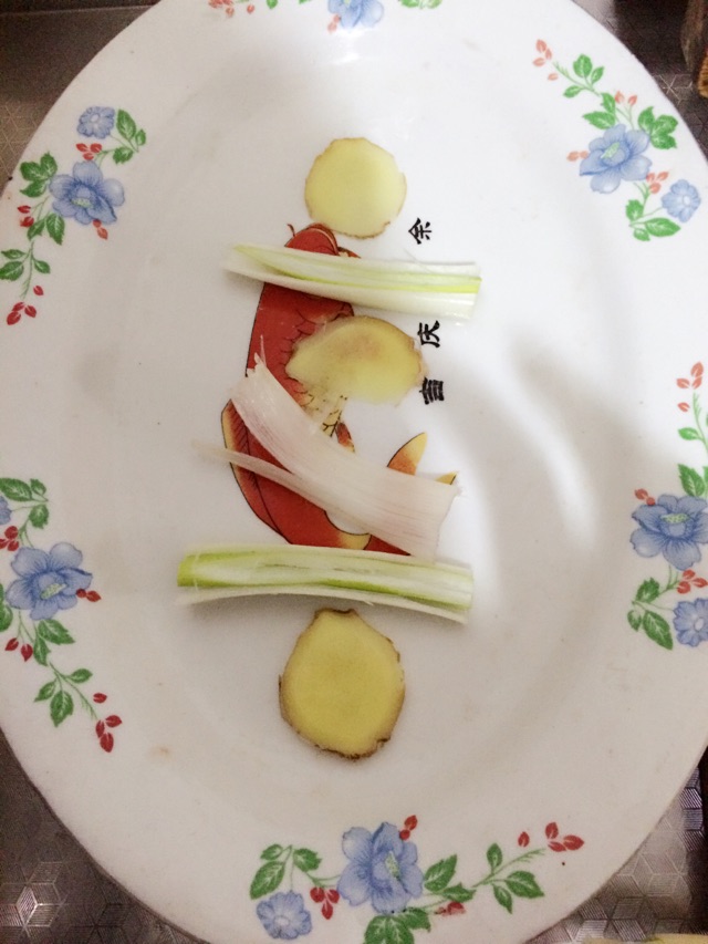 剁椒鱼头的做法图解2