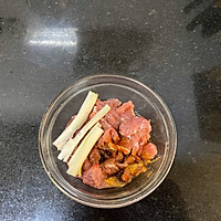 什锦蔬菜炒肉片的做法图解1