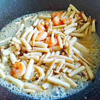 #夏日撩人滋味#西兰花虾仁菌菇汤的做法图解5