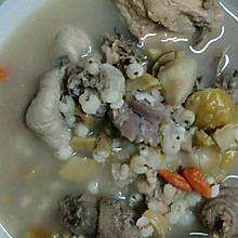 板栗薏米煲鸡汤