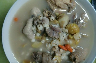 板栗薏米煲鸡汤