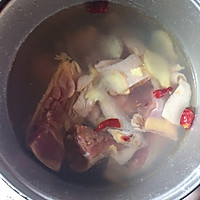 滋补香菇炖鸡肉的做法图解3