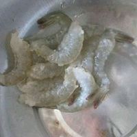西红柿炒虾仁的做法图解1