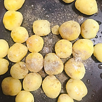 孜然椒盐恩施小土豆的做法图解6