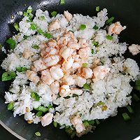 我不是菠萝，我是菠萝虾仁炒饭的做法图解9