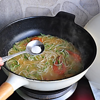 鲜虾萝卜丝热汤面的做法图解8