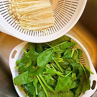 凉拌菠菜金针菇的做法图解1
