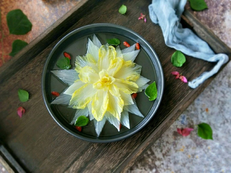 白菜“莲花”的做法