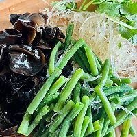 清爽翠绿的拌菜的做法图解1
