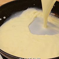 外焦里嫩奶香浓郁的芝士烤牛奶巨好吃的做法图解3