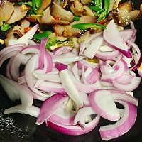 「爆炒腊肉」的做法图解4