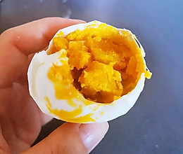 自制流油咸鸭蛋简单版的做法