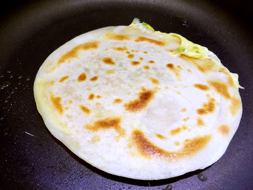 鸡蛋灌饼的做法图解13