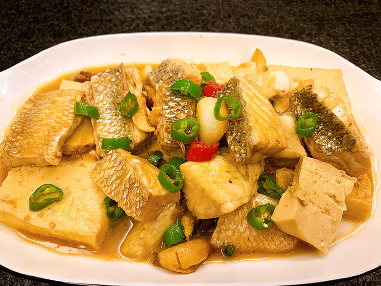 鲈鱼炖豆腐的做法