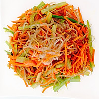 芹菜胡萝卜炒粉条的做法图解7