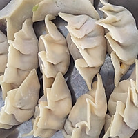 芹菜玉米鲜肉饺的做法图解5