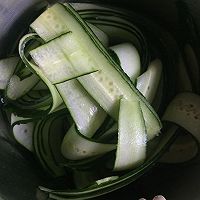 黄脆鸡脯丝的做法图解2