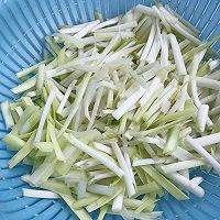 韭黄炒鸡蛋的做法图解2