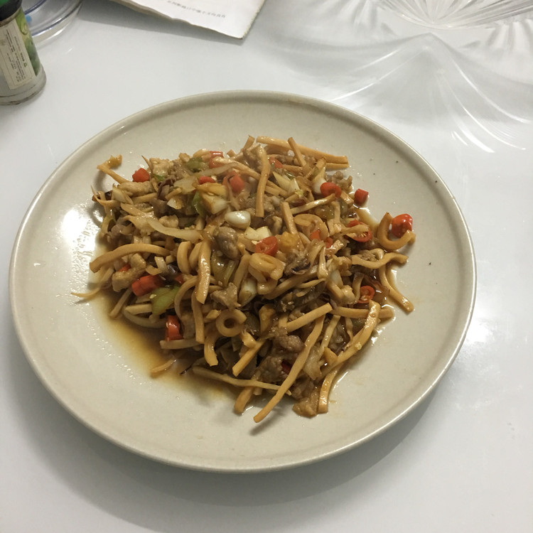 干墨鱼炒肉的做法