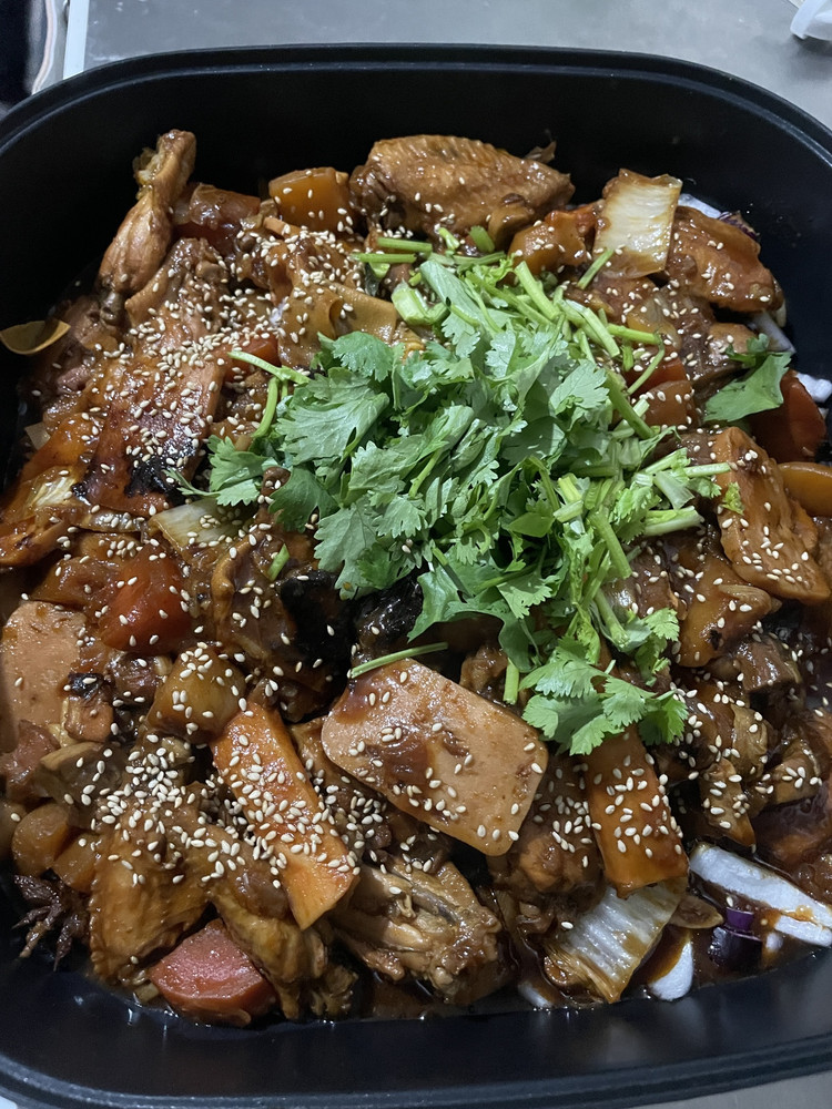 三汁焖锅鸡翅的做法