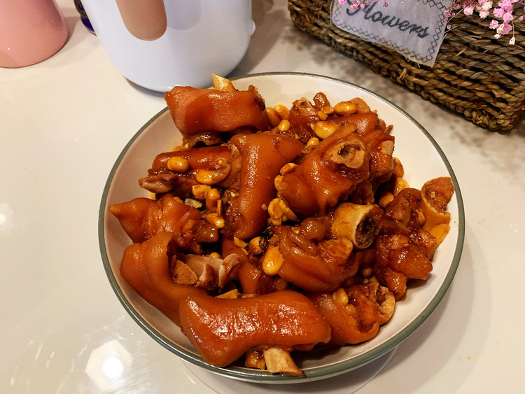 黄豆焖猪蹄的做法