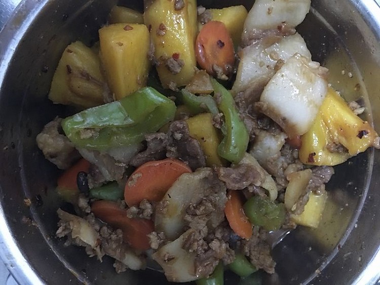 菠萝炒肉的做法