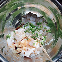 #一人一道拿手菜#鲜的不要不要的虾仁龙利鱼水饺的做法图解2