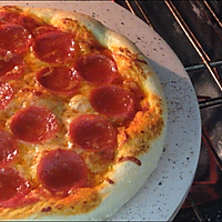 披萨制作全过程（下）田园素披萨、鲜虾芦笋披萨、意大利香肠披萨的做法图解2
