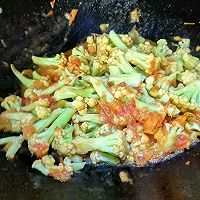西红柿炒菜花的做法图解5